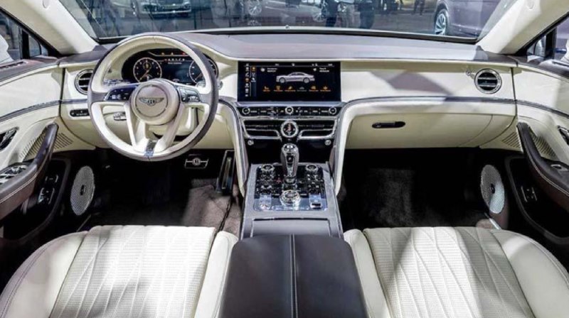 Nội thất xe Bentley được gia công tỉ mỉ