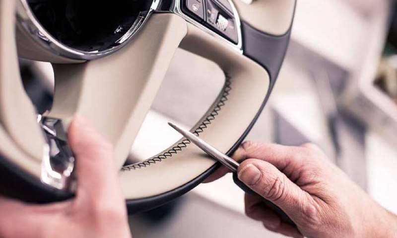 Nội thất xe Bentley được sử dụng gỗ quý